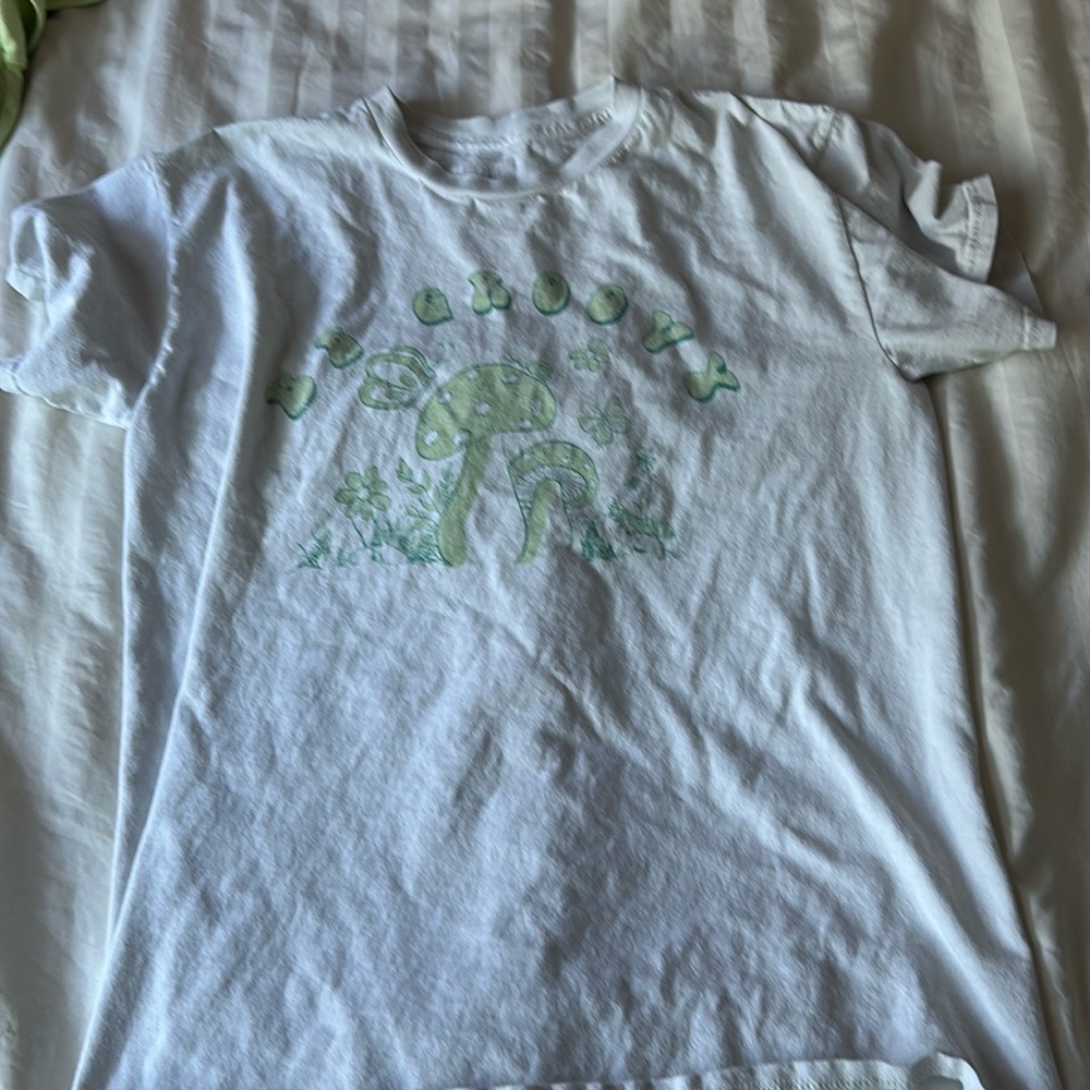 Cozy graphic tee!